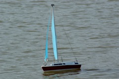 Blue_Sailed_Sloop_2