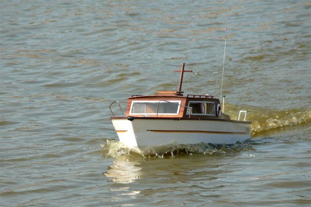 Cabin Cruiser 1 (02)