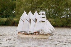 DSC05452 © Peter Taylor 2014