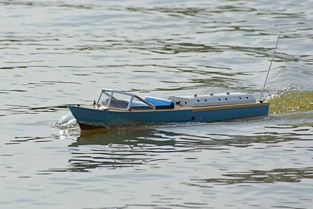 Inboard speedboat 1 DSC06682.JPG