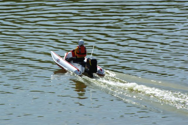 Outboard Cat (03)
