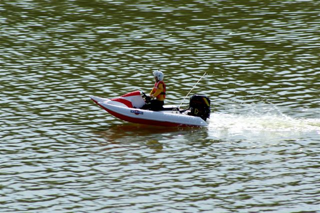 Outboard Cat (04)