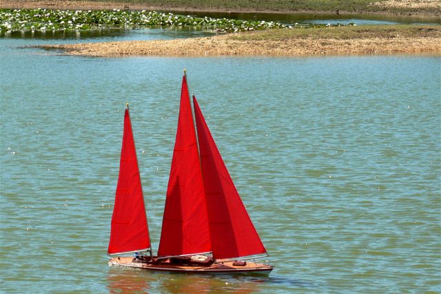 Red Sailed Ketch (04)