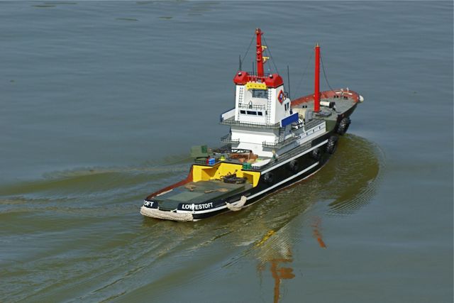 Salvage Tug DSC09225.JPG