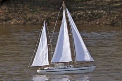 White_sail_ketch_2