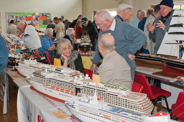 DSC09433 © Peter Taylor 2012