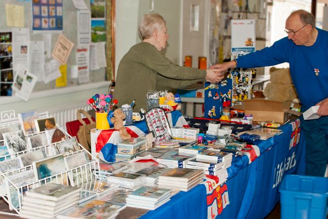 DSC09400 © Peter Taylor 2012
