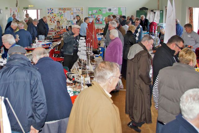 DSC02940 © Peter Taylor 2013