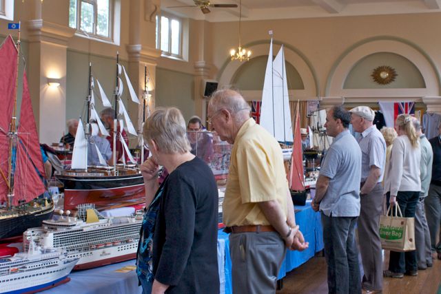 14 DSC07472 © Peter Taylor 2011