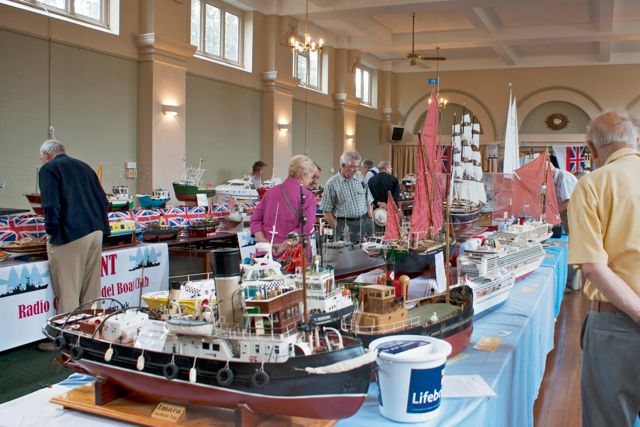 17 DSC07448 © Peter Taylor 2011