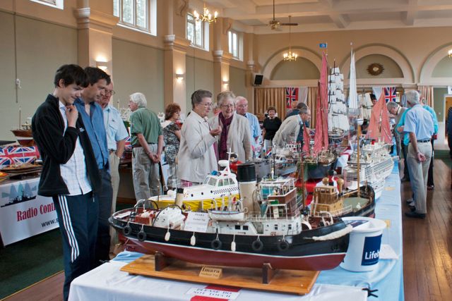 18 DSC07475 © Peter Taylor 2011
