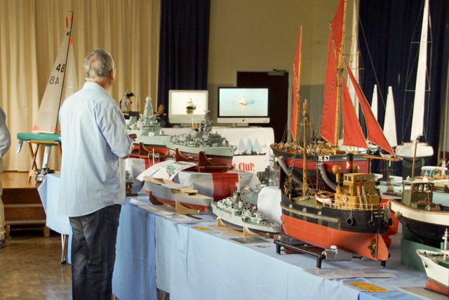 DSC04033 © Peter Taylor 2013